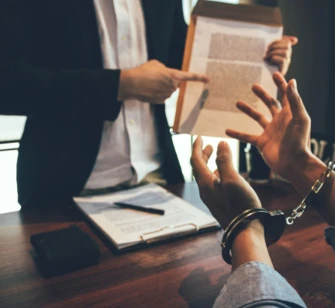 ICE Gözaltı ve Tutuklama Taleplerinde Kimler Yardıma İhtiyaç Duyar?